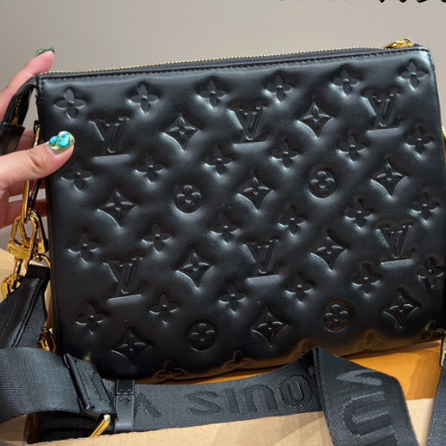 Louis Vuitton Coussin PM Black 10.2-Inch M21260