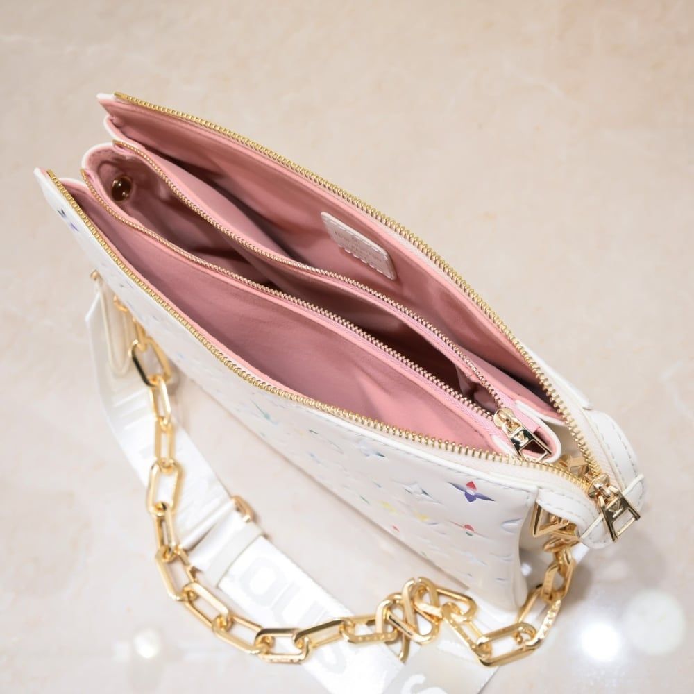 Louis Vuitton Bolso Coussin PM White 10.2 Inches M21209