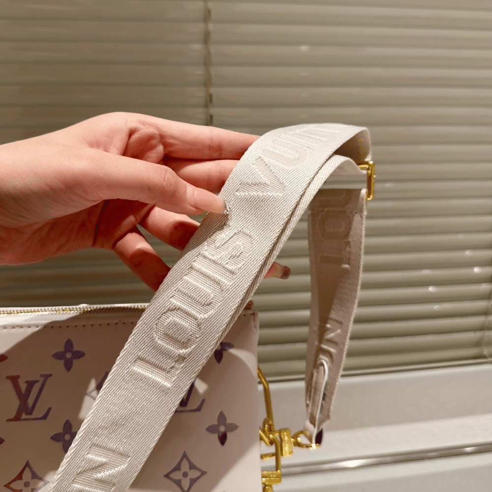 Louis Vuitton Coussin PM Dream Cream 10.2-Inch M25507