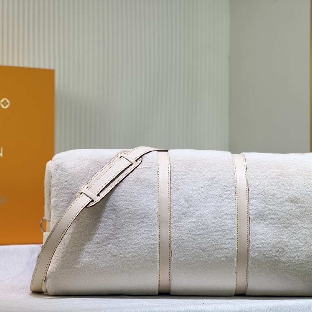 Louis Vuitton Puffy Shearling Keepall Bandoulière 50 Beige 19.7 Inches M23108