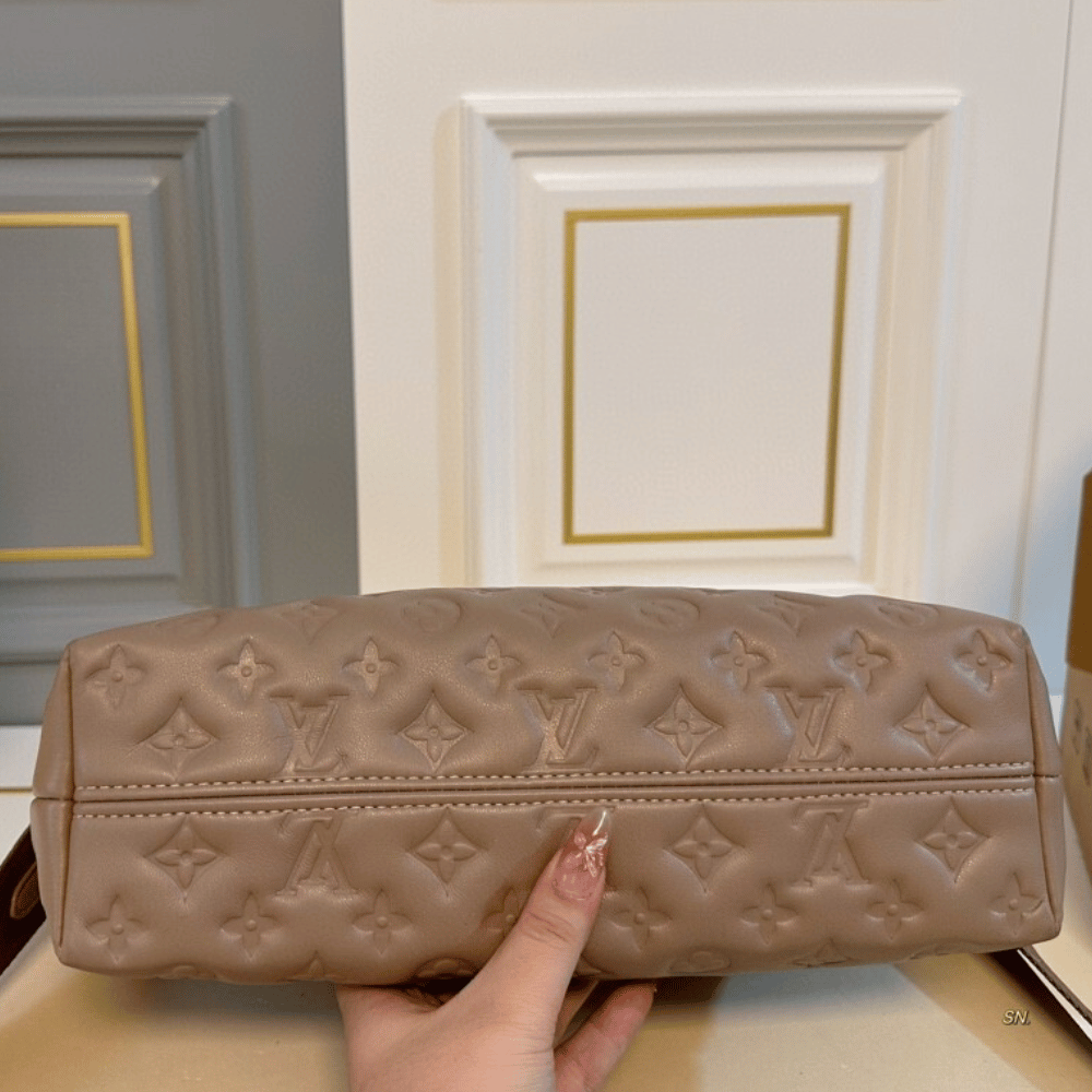 Louis Vuitton Coussin Hobo MM Galet 15.0 Inches M12071