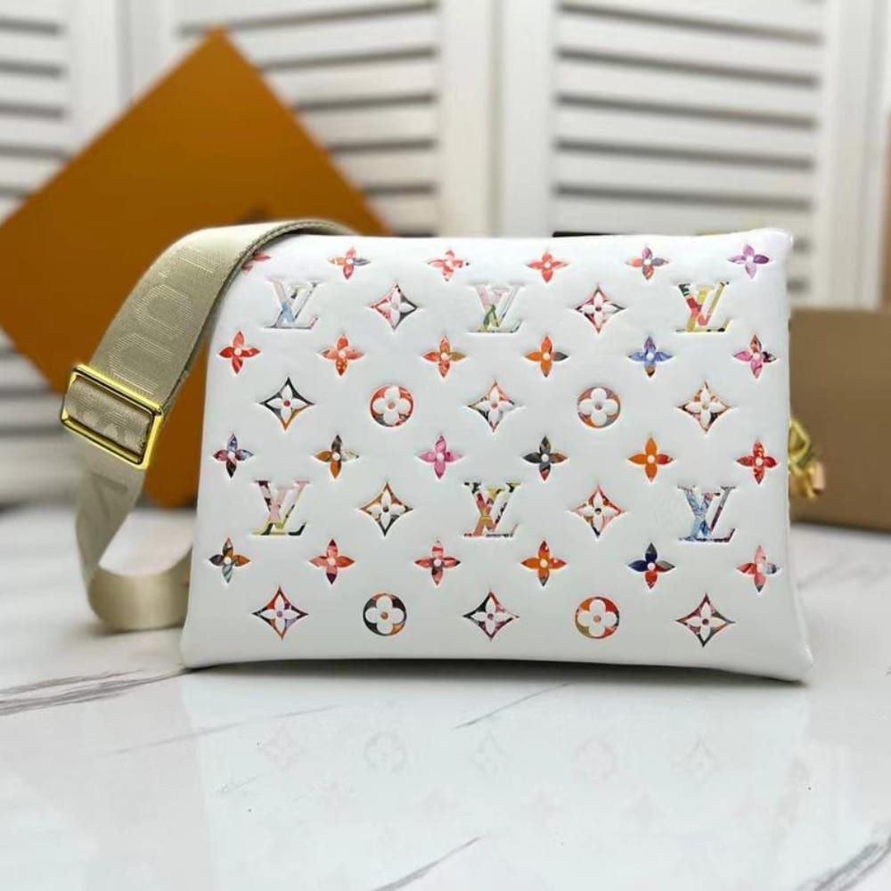 Louis Vuitton Bolso Coussin PM White 10.2 Inches M21209