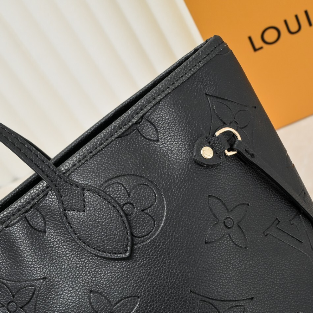 Louis Vuitton Neverfull MM Black 12.2 Inches M12605